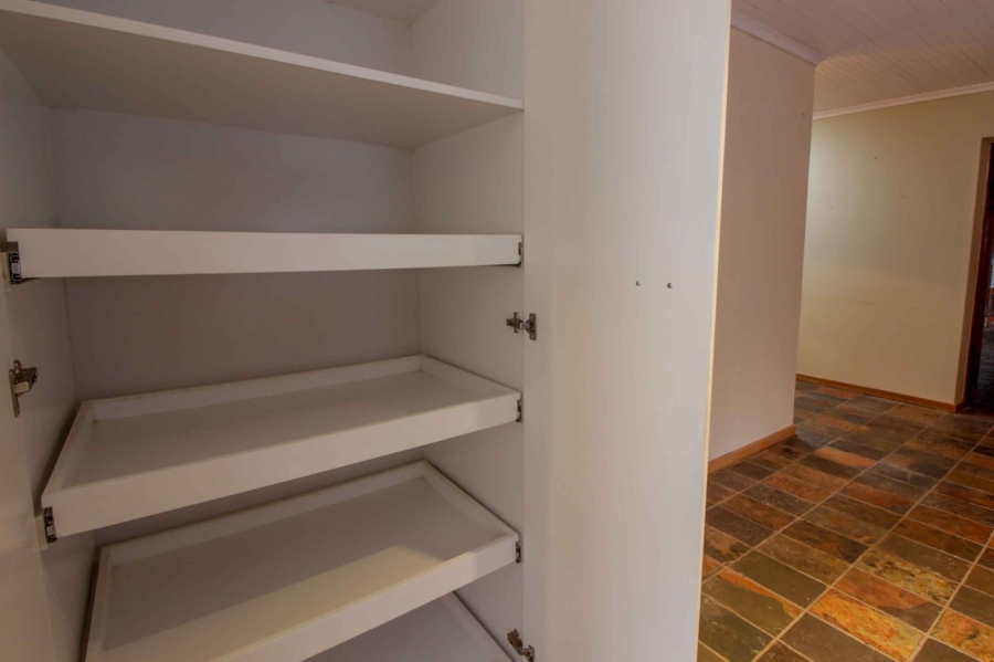 5 Bedroom Property for Sale in Paradise Beach Eastern Cape